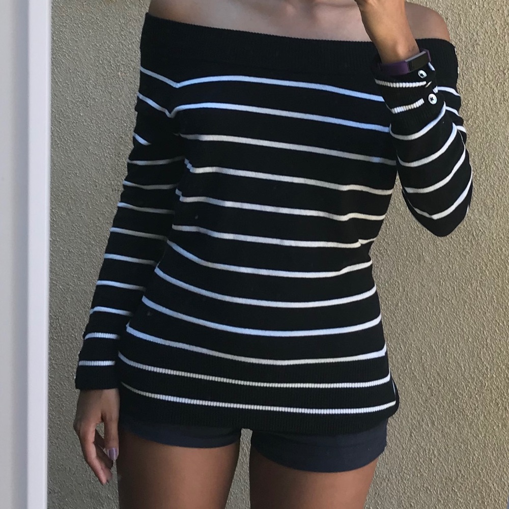 Beautiful blouse ! 🖤🖤